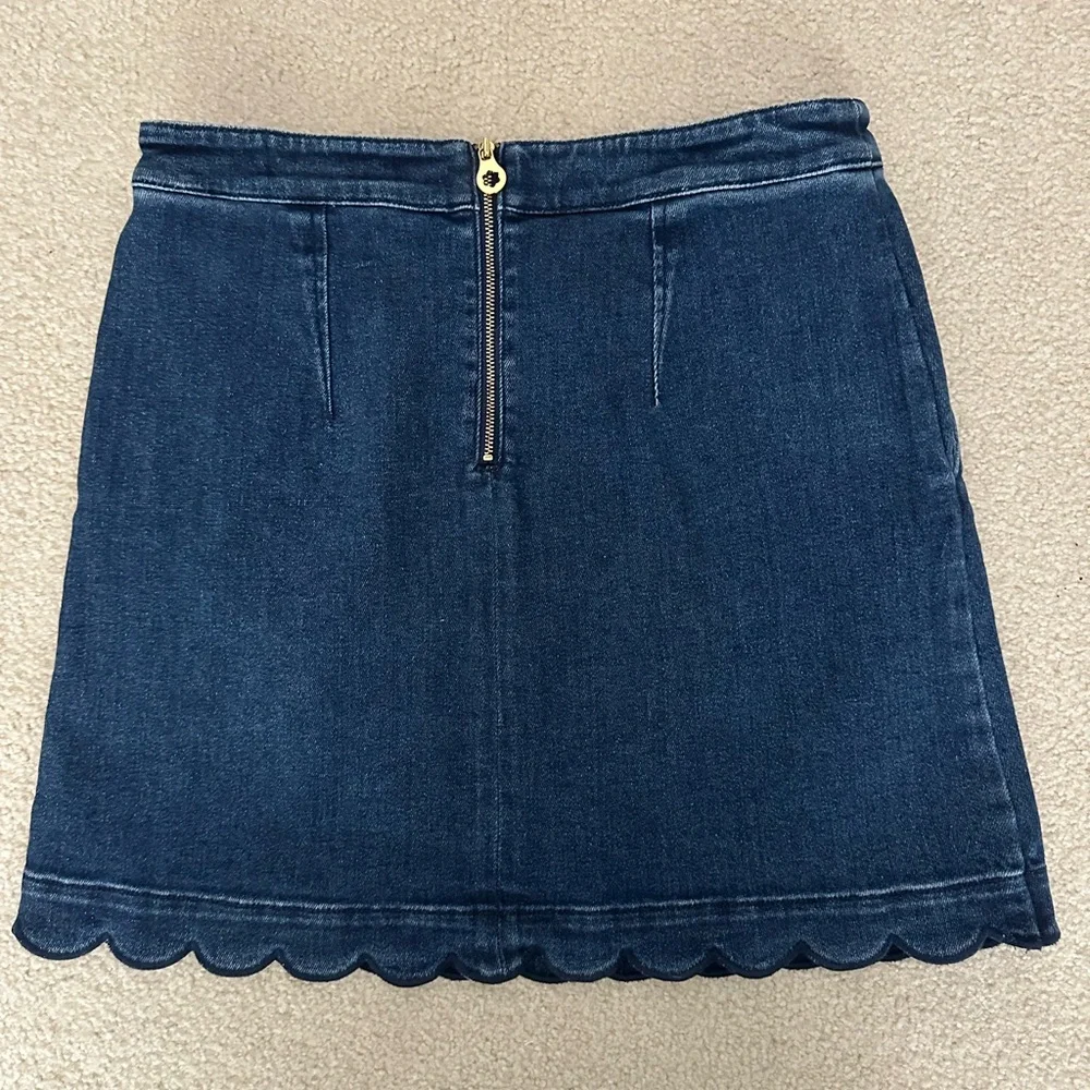 Draper James, Blue Denim Mini Skirt, With Scalloped Hem. Sz 2 Great Condition